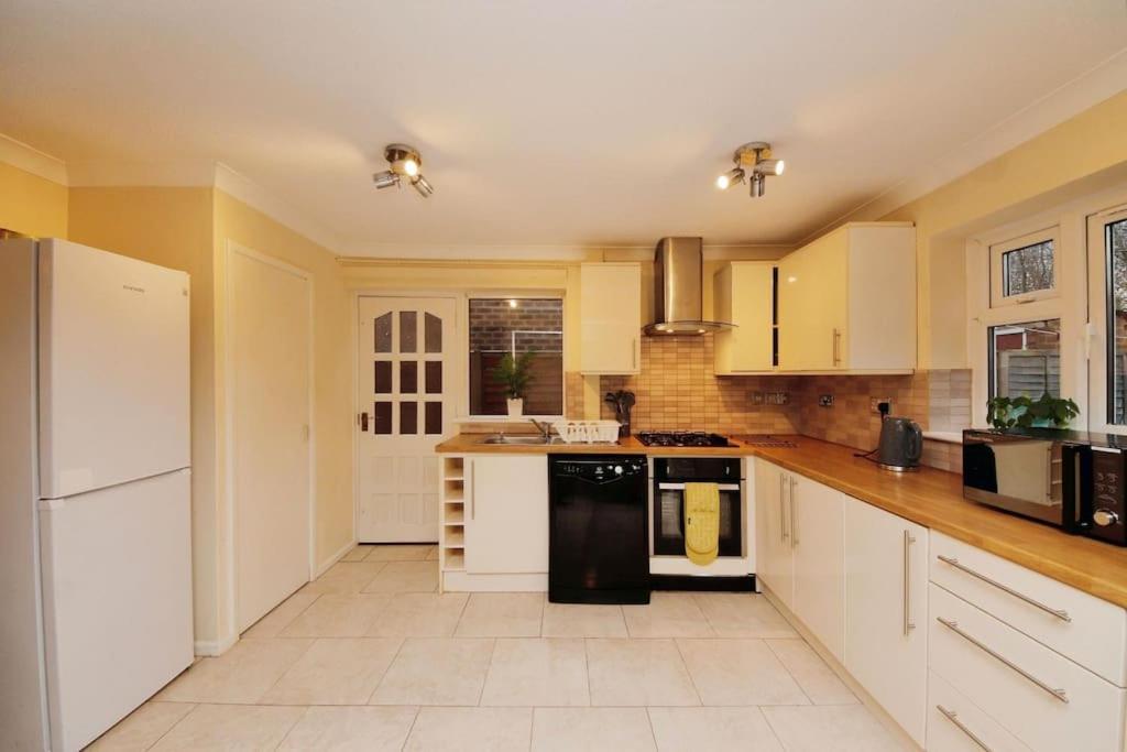 Beautiful Home Close To Town Free Netflix, Wifi Solihull Eksteriør billede